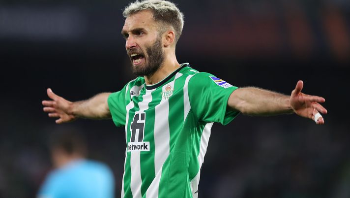 SEVILLE, SPAIN - MARCH 16: German Pezzella of Real Betis reacts during the UEFA Europa League round of 16 leg two match between Real Betis and Manchester United at Estadio Benito Villamarin on March 16, 2023 in Seville, Spain. (Photo by Fran Santiago/Getty Images) Pezzella torna al River: “Stavo tornando a Siviglia, ma nulla è come il River” - immagine 1