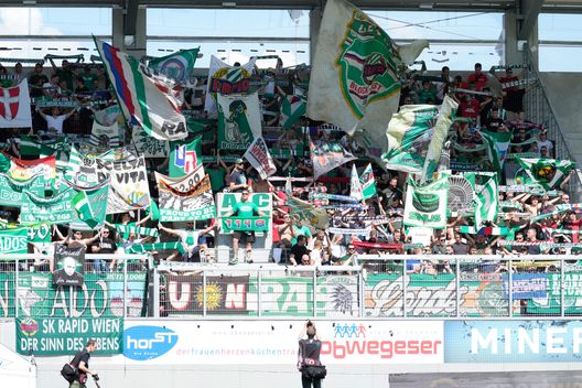 ALTACH, AUSTRIA - SEPTEMBER 4: Fans of Rapid Wien during the Admiral Bundesliga match between CASHPOINT SCR Altach and SK Rapid Wien at Stadion Schnabelholz on September 4, 2022 in Altach, Austria. (Photo by Carsten Harz/Getty Images) Fiorentina-Rapid Vienna: in città già arrivati circa 2000 tifosi austriaci - immagine 1