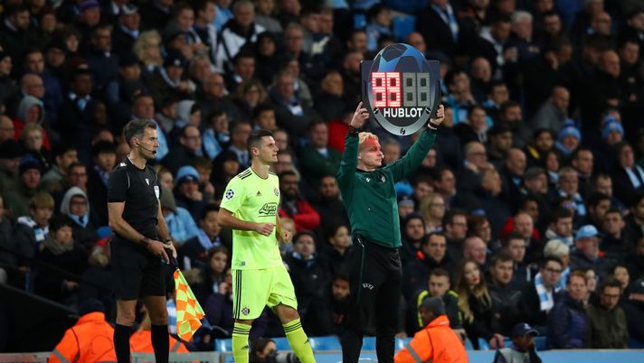 MANCHESTER, ENGLAND - OCTOBER 01: Amer Gojak of GNK Dinamo Zagreb comes on for Mislav Orsic (not pictured) of GNK Dinamo Zagreb during the UEFA Champions League group C match between Manchester City and Dinamo Zagreb at Etihad Stadium on October 01, 2019 in Manchester, United Kingdom. (Photo by Clive Brunskill/Getty Images) UFFICIALE – Gojak è del Torino: prestito con diritto di riscatto convertibile in obbligo - immagine 1
