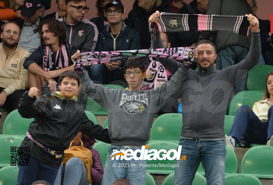 FOTOTIFO Palermo-Cittadella 0-1, gli scatti ai tifosi al “Renzo Barbera” (GALLERY) - immagine 83