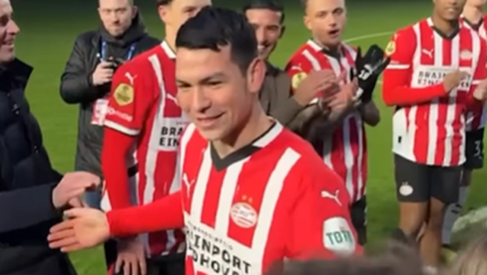VIDEO Lozano saluta il Psv, le lacrime dell’ex azzurro: il commovente coro dei tifosi - immagine 1