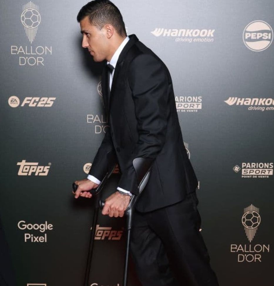 Rodri sul palco del Pallone d’oro: “Ringrazio Laura, la persona più importante della mia vita”- immagine 2