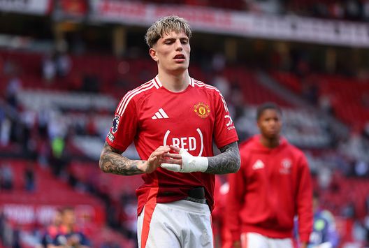 Manchester, Inghilterra - 11 maggio 2025: Alejandro Garnacho dopo la sconfitta contro il West Ham. (Foto di Marc Atkins/Getty Images) Chelsea-Manchester United, dove vedere il match in tv e streaming live- immagine 3