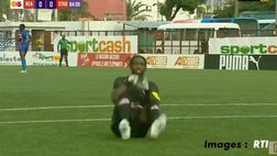 VIDEO / Che gol su punizione! Il portiere impazzisce ed esulta così…