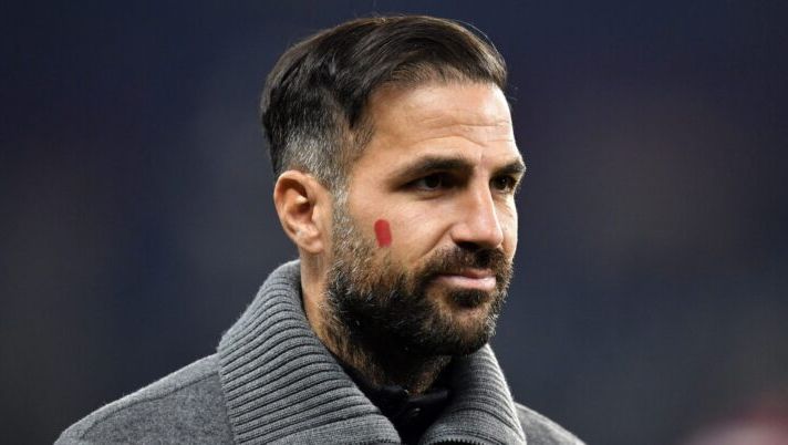 TURIN, ITALY - NOVEMBER 24: Cesc Fabregas, Head Coach of Como 1907, looks on with a red paint mark on his face in support of the #UnRossoAllaViolenza - the WeWorld Violence Against Women campaign prior to the Serie A match between Torino FC and Como 1907 at Stadio Olimpico di Torino on November 24, 2025 in Turin, Italy. (Photo by Valerio Pennicino/Getty Images) Fabregas: “Ramon e Baturina, questo è solo l’inizio! Da Cunha, Perrone, Addai, Jesus Rodriguez…” - immagine 1