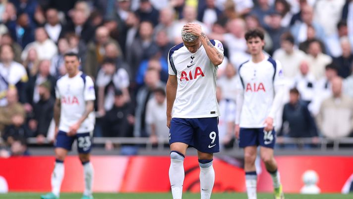 LONDON, ENGLAND - MARCH 22: Richarlison of Tottenham Hotspur looks dejected after conceding a second goal scored by Morgan Gibbs-White of Nottingham Forest (not pictured) during the Premier League match between Tottenham Hotspur and Nottingham Forest at Tottenham Hotspur Stadium on March 22, 2026 in London, England. (Photo by Ryan Pierse/Getty Images) Tottenham