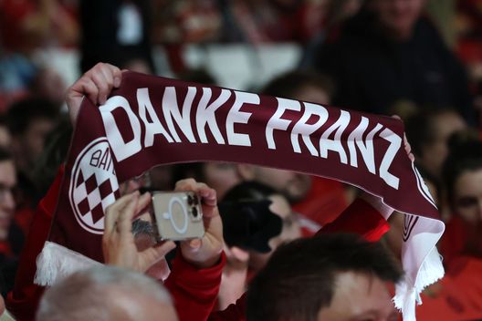 franz-beckenbauer-supercoppa-2025-derbystar-pallone-ufficiale-germania-bayern-monaco-stoccarda