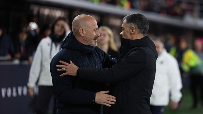 BOLOGNA, ITALY - FEBRUARY 27:  Head coach of of AC Milan Sergio Conceicao reacts with head coach of Bologna Italiano Vincenzo during the Serie A match between Bologna and AC Milan at Stadio Renato Dall'Ara on February 27, 2025 in Bologna, Italy. (Photo by Claudio Villa/AC Milan via Getty Images)  Coppa Italia