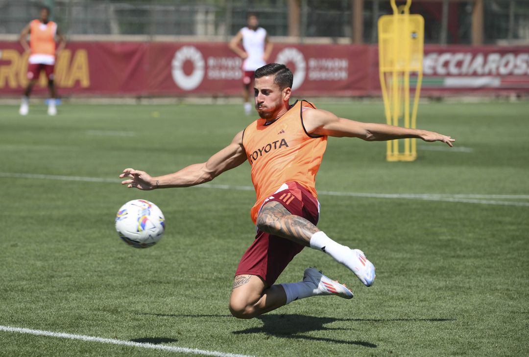 Ritiro Roma, lavoro sul campo e in palestra a Trigoria – FOTO GALLERY - immagine 5
