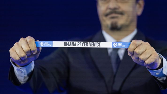 BARCELONA, SPAIN - JULY 04: Umana Reyer Venice is drawn during 2025-2026 BKT EuroCup Season Draw at Auditori Imagina on July 04, 2025 in Barcelona, Spain. (Photo by Rodolfo Molina/Euroleague Basketball via Getty Images) Hapoel Jerusalem-Venezia, dove vedere l’Eurocup in Diretta Tv e in Streaming - immagine 1