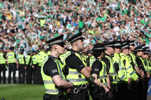 Glasgow, tifoso Celtic colpito alla testa prima di un derby: il tifoso dei Rangers evita il carcere- immagine 2