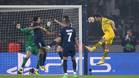 PARIS, FRANCE - MAY 07: Mats Hummels of Borussia Dortmund scores his team's first goal with a header as Gianluigi Donnarumma of Paris Saint-Germain fails to make a save during the UEFA Champions League semi-final second leg match between Paris Saint-Germain and Borussia Dortmund at Parc des Princes on May 07, 2024 in Paris, France. (Photo by Matthias Hangst/Getty Images)
