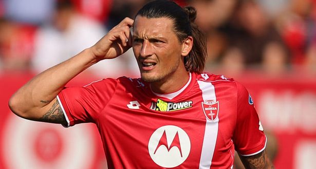 MONZA, ITALY - SEPTEMBER 22: Milan Djuric of AC Monza looks on during the Serie A match between Monza and Bologna at U-Power Stadium on September 22, 2024 in Monza, Italy. (Photo by Francesco Scaccianoce/Getty Images) Ex obiettivi, Djuric lascia il Monza ma rimane in Serie A: ecco la nuova squadra- immagine 2
