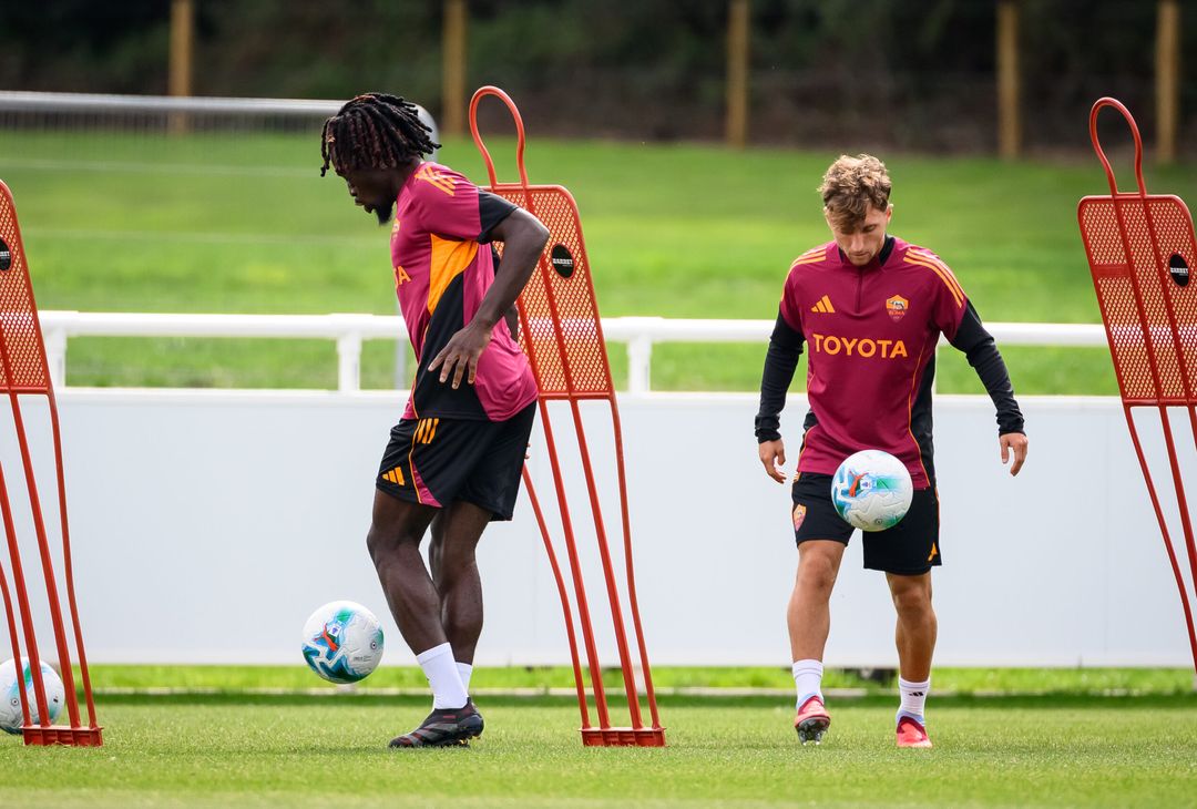 Roma, il primo allenamento al St. George’s Park – FOTO GALLERY - immagine 17