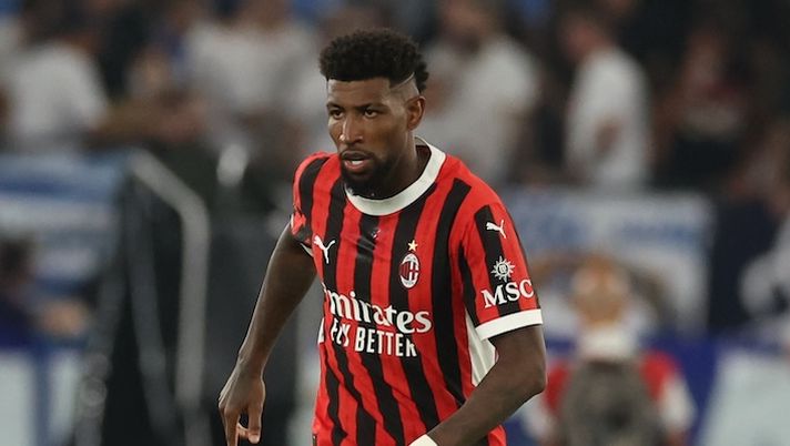 ROME, ITALY - AUGUST 31: Emerson Royal of AC Milan in action during the Serie match between Lazio and Milan at Stadio Olimpico on August 31, 2024 in Rome, Italy. (Photo by Claudio Villa/AC Milan via Getty Images) Milan, Sky svela: “Per Emerson Royal sembra un infortunio grave”. C’è attesa per gli esami - immagine 1