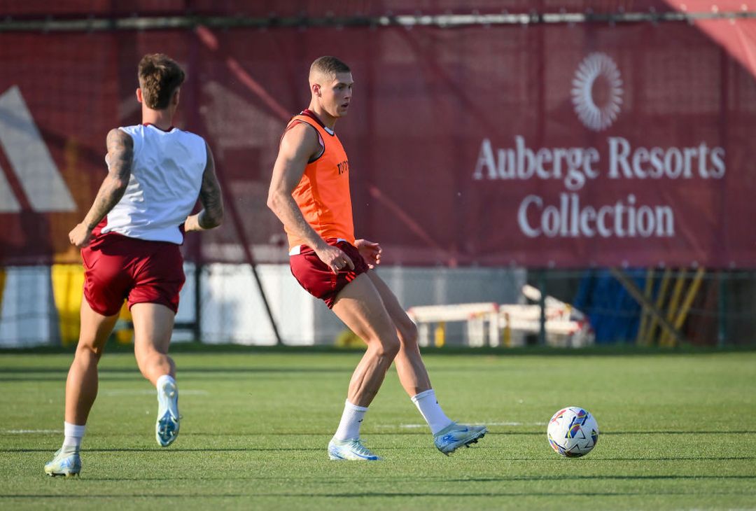 Trigoria, Dovbyk nel primo allenamento con i nuovi compagni – FOTO GALLERY - immagine 10