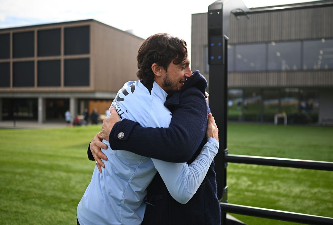 Oltre al festeggiato Barella, Spalletti ha incrociato infatti anche Francesco Acerbi, Alessandro Bastoni e Federico Dimarco, più Matteo Darmian che è tornato nel giro della Nazionale