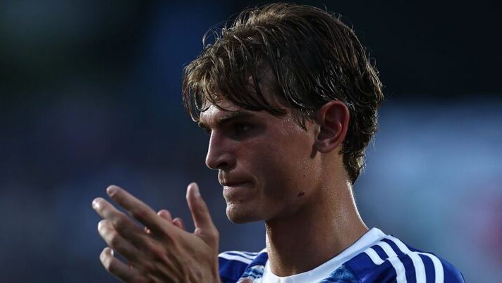 COMO, ITALY - AUGUST 16: Nico Paz of Como 1907 looks on during the Coppa Italia match between Como 1907 and FC Sudtirol at Stadio G. Sinigaglia on August 16, 2025 in Como, Italy. (Photo by Marco Luzzani/Getty Images) Romano – Il Tottenham sta ripensando a Nico Paz ma la posizione del Como è questa - immagine 1