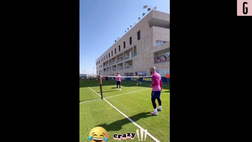 VIDEO / Il colpo da fuoriclasse di Reina a calcio-tennis