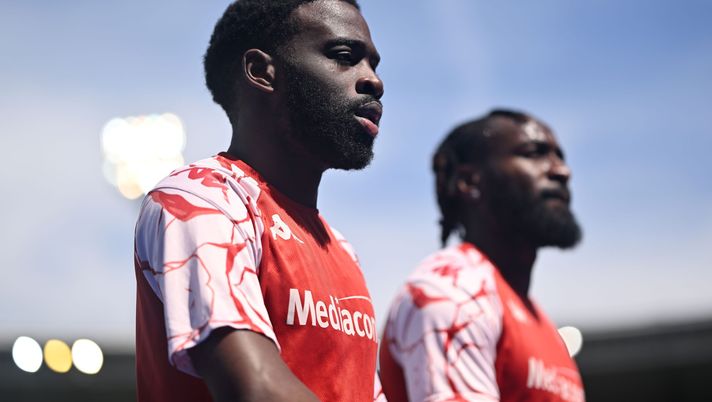 VERONA, ITALY - MAY 05: Jonathan Ikoné and M'Bala Nzola of ACF Fiorentina during the Serie A TIM match between Hellas Verona FC and ACF Fiorentina at Stadio Marcantonio Bentegodi on May 05, 2024 in Verona, Italy. (Photo by Alessandro Sabattini/Getty Images) (Photo by Alessandro Sabattini/Getty Images) Sabiri e Pierozzi assenti, Ikoné e Nzola a parte: le ultime dal Viola Park - immagine 1