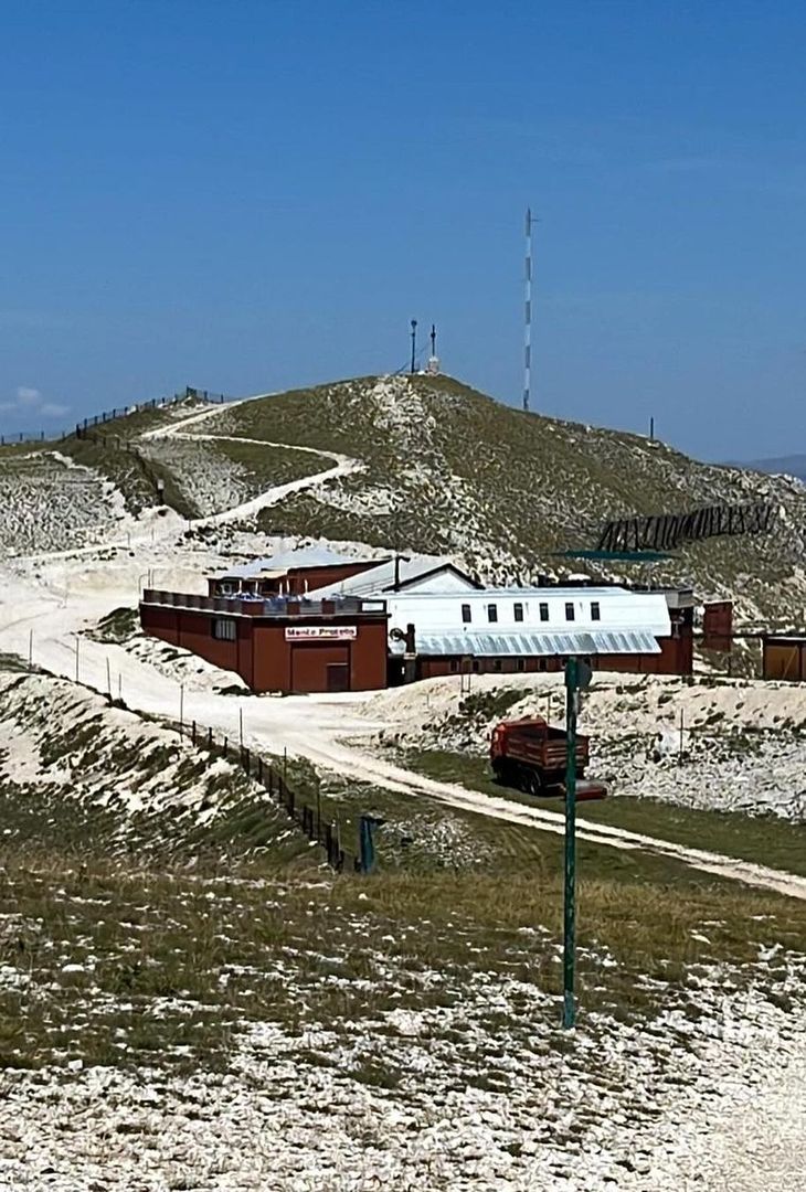 GALLERY Conte si gode con lo staff un giorno libero tra bicicletta e buon cibo - immagine 2