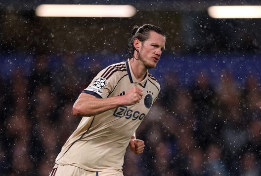 LONDRA, INGHILTERRA - 22 OTTOBRE: Wout Weghorst dell'AFC Ajax festeggia il primo gol della sua squadra su rigore durante la partita della fase a gironi MD3 della UEFA Champions League 2025/26 tra Chelsea FC e AFC Ajax allo Stamford Bridge il 22 ottobre 2025 a Londra, Inghilterra. (Foto di Ryan Pierse/Getty Images) ajax weghorst