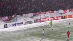 Helsinki, fermi tutti: non si può giocare con le palle di neve tirate contro il portiere!