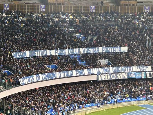 FOTO Napoli-Inter, lo striscione da brividi della Curva B per gli uomini di Mazzarri- immagine 2