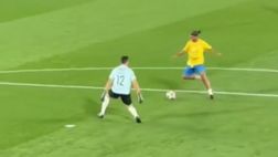 Ronaldinho, 45 anni e non sentirli: elastico e gol come ai vecchi tempi | VIDEO