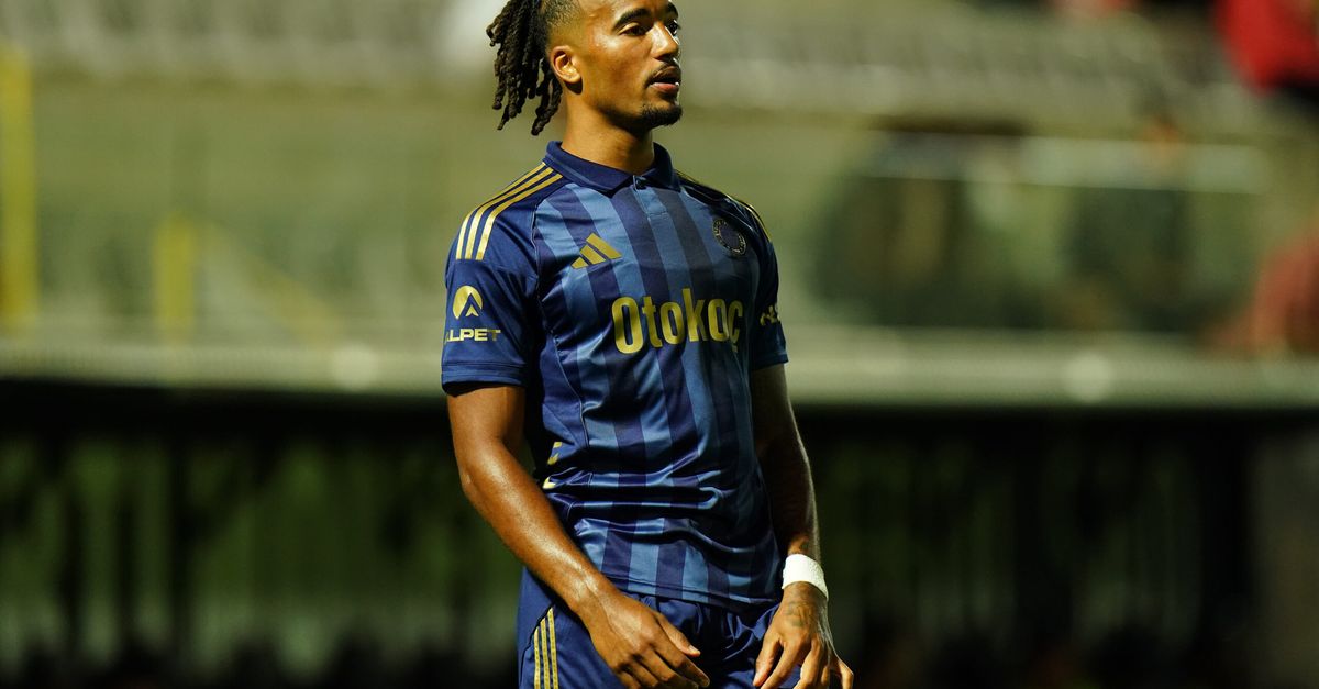 Archie Brown si presenta al Fenerbahce con un autogol, i tifosi del Milan sfottono sui social