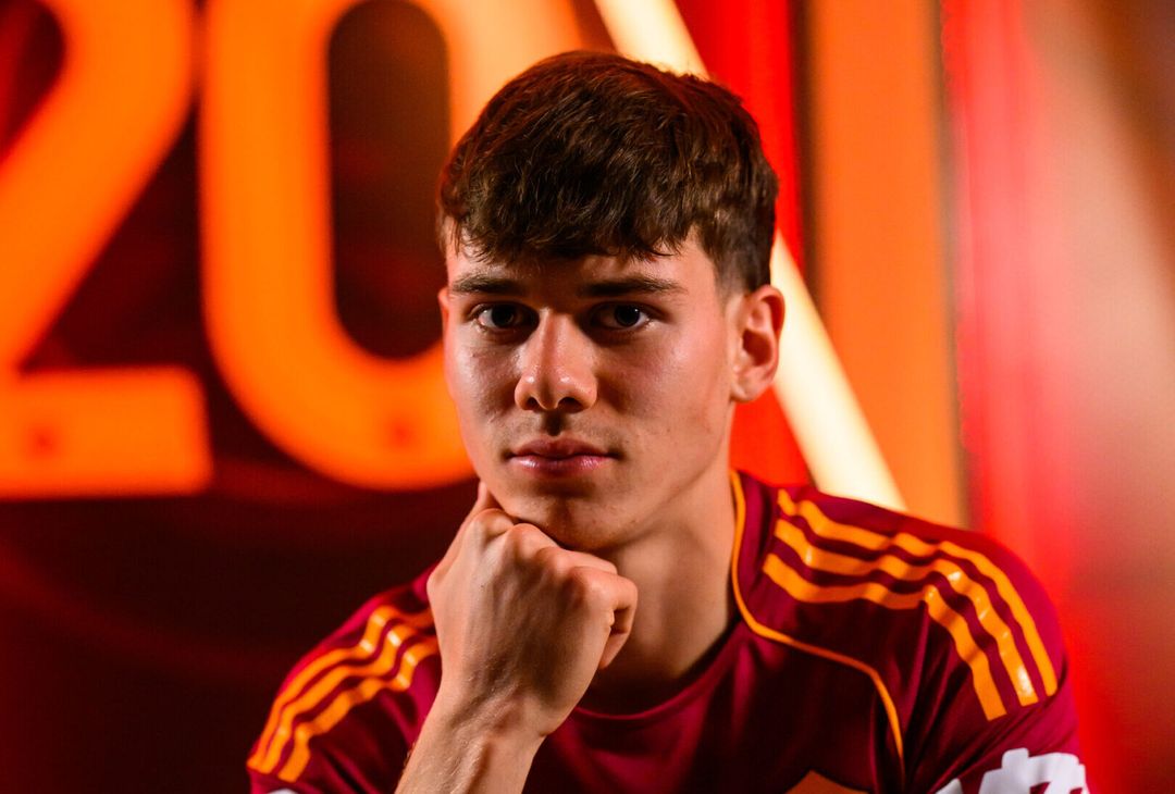 Roma, i primi scatti di Venturino con la maglia giallorossa – FOTO GALLERY - immagine 4