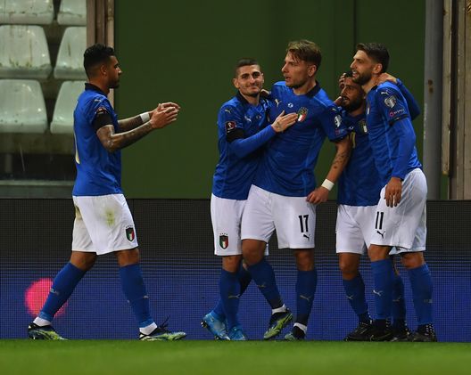 PARMA, ITALY - MARCH 25: Ciro Immobile of Italy celebrates with teammates after scoring the second goal of his team during the FIFA World Cup 2022 Qatar qualifying match between Italy and Northern Ireland on March 25, 2021 in Parma, Italy. Sporting stadiums around Italy remain under strict restrictions due to the Coronavirus Pandemic as Government social distancing laws prohibit fans inside venues resulting in games being played behind closed doors. (Photo by Claudio Villa/Getty Images) Italia-Irlanda del Nord 2-0: nessun granata in campo - immagine 1