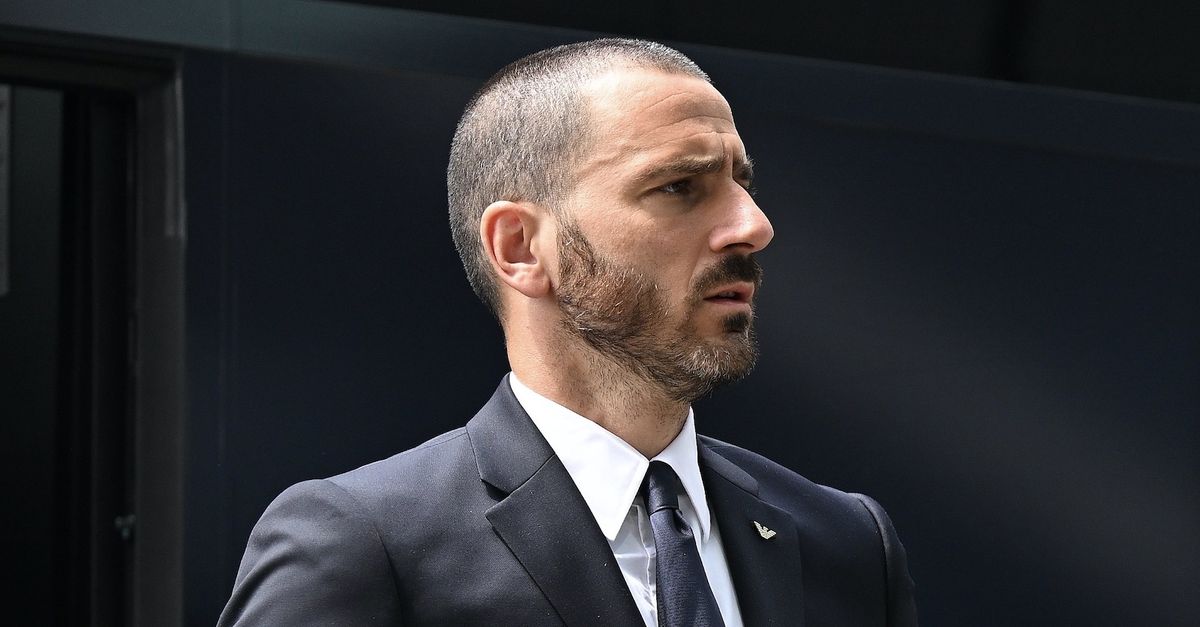 L’ex difensore del Milan, Bonucci sui social: “Sono tornato a scuola”