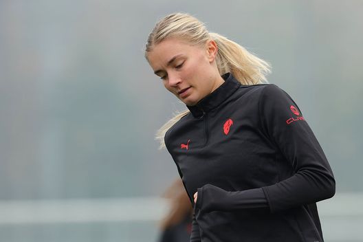 Milano, Italia - 11 marzo 2026: Thea Kyvag del Milan Femminile durante un allenamento. (Foto di Francesco Scaccianoce/AC Milan via Getty Images) Juventus-Milan Femminile, le rossonere vincono grazie al gol di Kyvag- immagine 2