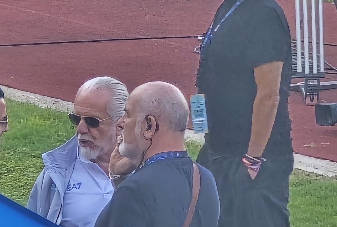 ADL a bordocampo per seguire la prima amichevole del suo Napoli – LA FOTOGALLERY - immagine 3