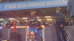 I calciatori del Napoli scendono in campo: che accoglienza del Maradona!