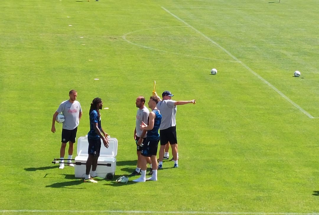 GALLERY Anguissa e Rrahmani si trattengono a colloquio con Stellini - immagine 4