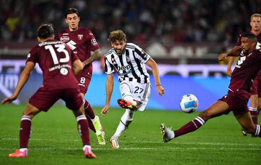 TURIN, ITALY - OCTOBER 02: Manuel Locatelli of Juventus scores their team's first goal during the Serie A match between Torino FC v Juventus at Stadio Olimpico di Torino on October 02, 2021 in Turin, Italy. (Photo by Valerio Pennicino/Getty Images) Derby di Torino del 2021, tre ultras bianconeri condannati per i disordini- immagine 2
