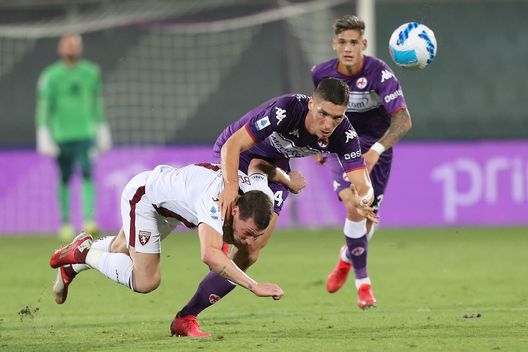 FLORENCE, ITALY - AUGUST 28: Nikola Milenkovic of ACF Fiorentina battles for the ball with Andrea Belotti of Torino FC during the Serie A match between ACF Fiorentina and Torino FC at Stadio Artemio Franchi on August 28, 2021 in Florence,Italy . (Photo by Gabriele Maltinti/Getty Images) Patrizio Sala a TN: “A Vagnati dico bravo. Belotti? Io non sarei rimasto”- immagine 3