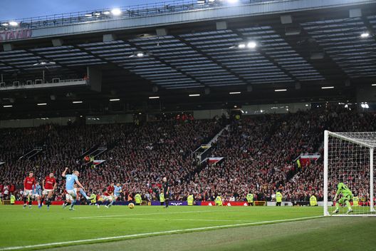 Il City scava il solco: omaggio a Sir Bobby e poi derby trionfale a Old Trafford…- immagine 3