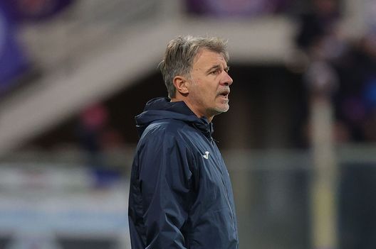 L'allenatore Marco Baroni, tecnico dell'Hellas Verona, osserva durante la partita di Serie A TIM tra ACF Fiorentina e Hellas Verona FC allo Stadio Artemio Franchi il 17 dicembre 2023 a Firenze, Italia. (Foto di Gabriele Maltinti/Getty Images) Torino, una stagione da squadra vera ma con un’identità futura incerta- immagine 4
