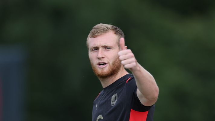 CAIRATE, ITALY - AUGUST 19: Tommaso Pobega of AC Milan in action during a AC Milan training session at Milanello on August 19, 2024 in Cairate, Italy. (Photo by Claudio Villa/AC Milan via Getty Images) UFFICIALE – Bologna, colpo in vista del Napoli: arriva Pobega. La formula dell’affare - immagine 1