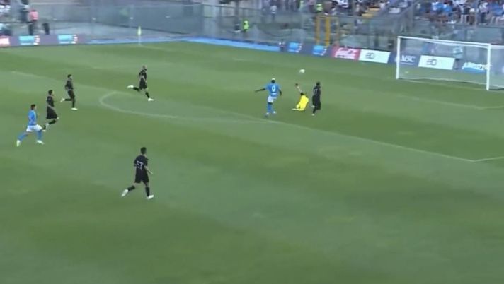 VIDEO Napoli-Hatayspor 2-0, Kvara inventa ed Osimhen raddoppia con uno scavetto - immagine 1