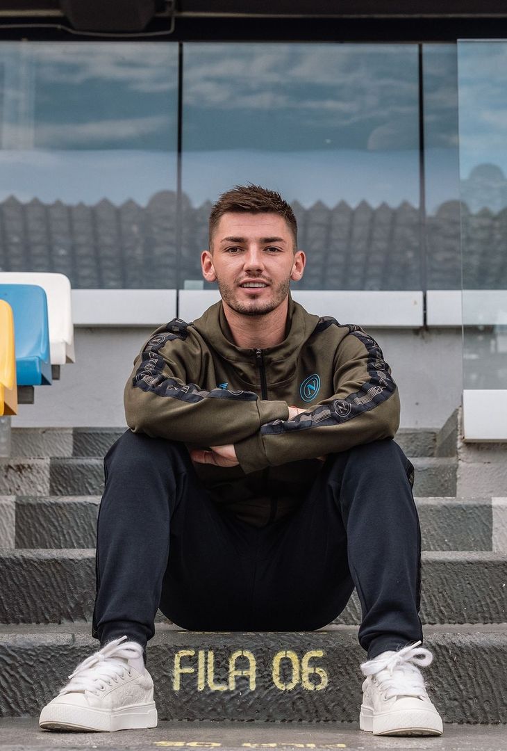 GALLERY Gilmour e Simeone modelli per un giorno: gli scatti con la tuta del Napoli - immagine 3