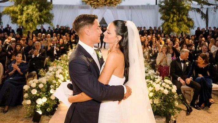 Dybala-Oriana, primo anniversario di nozze. Scambio di dediche e un…lungo elenco - immagine 1