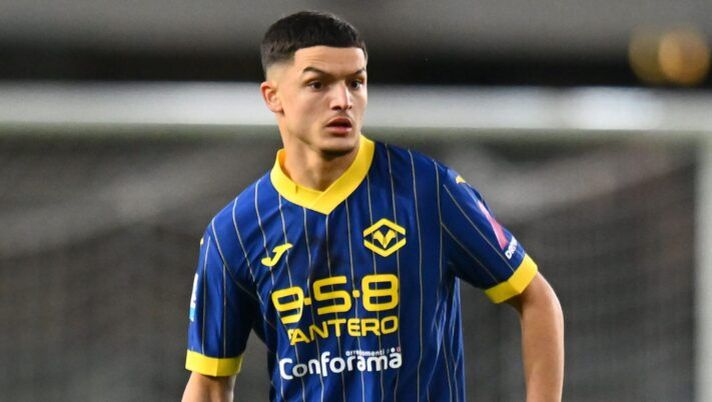 VERONA, ITALY - DECEMBER 08: Reda Belahyane of Hellas Verona during the Serie A match between Verona and Empoli at Stadio Marcantonio Bentegodi on December 08, 2024 in Verona, Italy. (Photo by Alessandro Sabattini/Getty Images) Belahyane: “Pronto per una big? Ho un unico pensiero ora, sono concentrato su…” - immagine 1