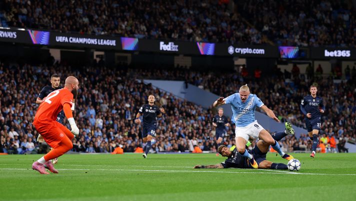City-Napoli, ora si fa dura: azzurri sotto di un uomo, Di Lorenzo espulso city napoli di lorenzo