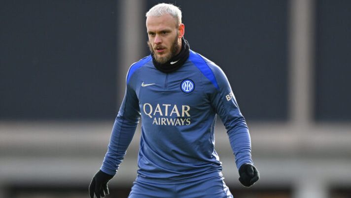 COMO, ITALY - JANUARY 10: Federico Dimarco of FC Internazionale in action during the FC Internazionale training session at BPER Training Centre at Appiano Gentile on January 10, 2025 in Como, Italy. (Photo by Mattia Pistoia - Inter/Inter via Getty Images) Inter, Dimarco ancora non in gruppo per l’influenza. Le ultime su Correa - immagine 1