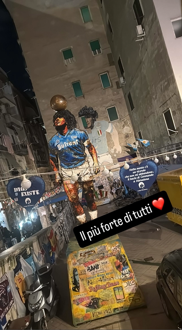 Totti visita il murales di Maradona: il messaggio da brividi per il Pibe de Oro- immagine 2