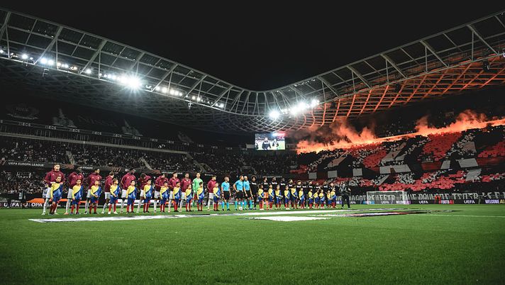 Nizza-Roma, lo show del falconiere è interrotto dall’irrigatore: il video è virale - immagine 1